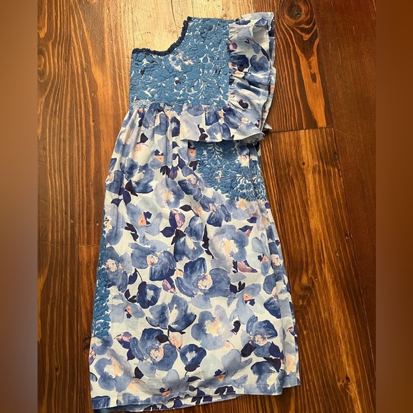 MI GOLONDRINA Soledad Blouse Blue and White Floral - Picture 7 of 7